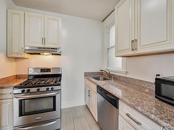 2nd image of 2420 Van Ness Ave #2400-24