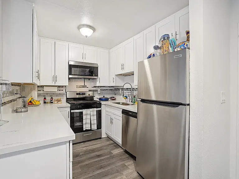Sylvan Apartments — Photo 26