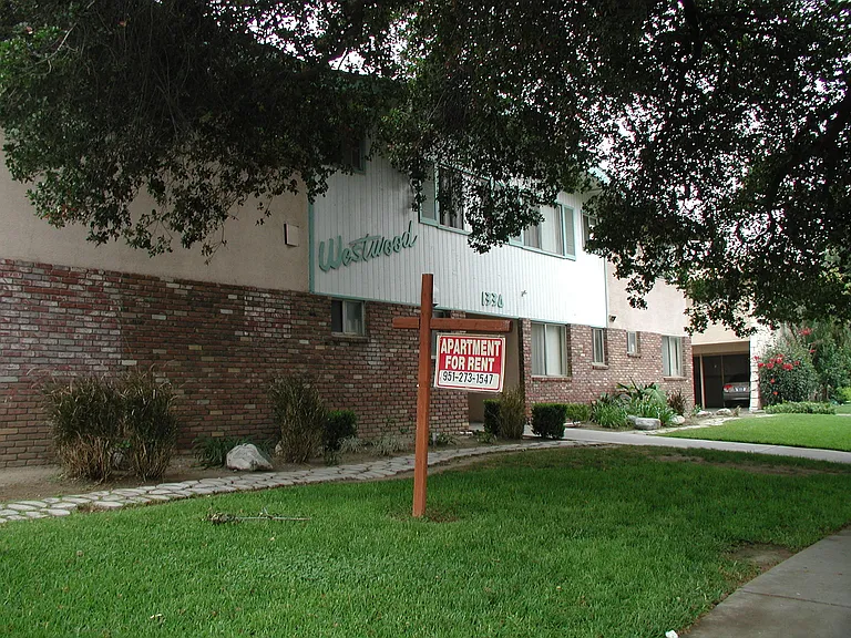 1330 W 8th St — Photo 1