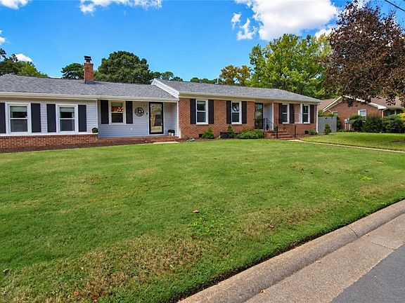 3rd image of 2708 Meadow Dr W