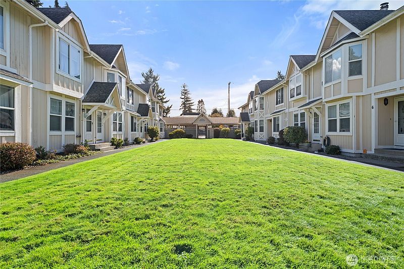 3rd image of 2621 Mountain View Avenue W #9B