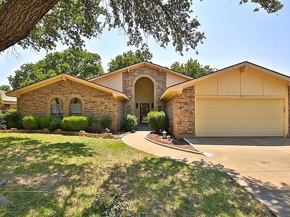 2nd image of 4750 Royal Crest Dr