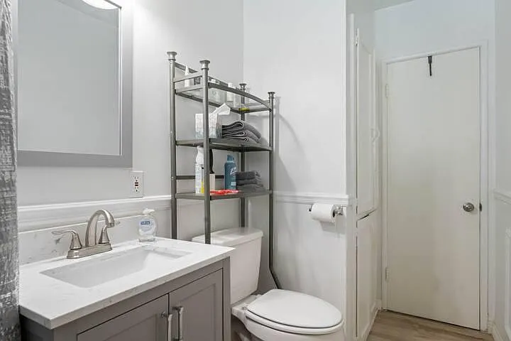 20641 Wyandotte St — Photo 15