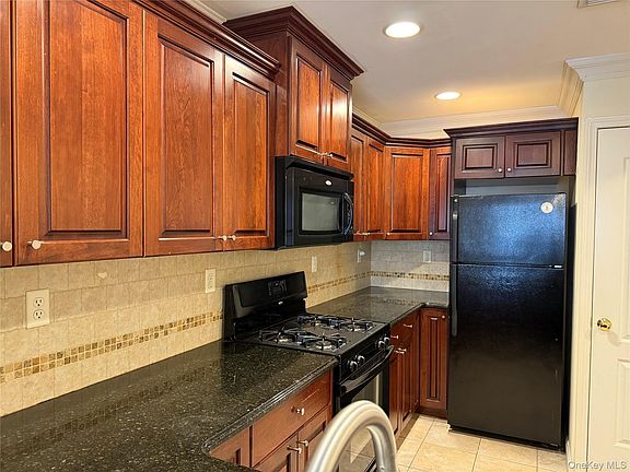 3rd image of 3 Cross St Unit 304