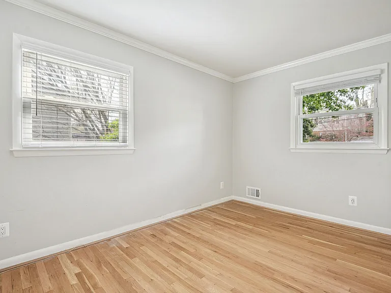 1204 Gladstone Dr — Photo 16