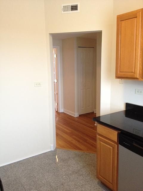 2nd image of 2440 N Hamlin Ave #2BAF