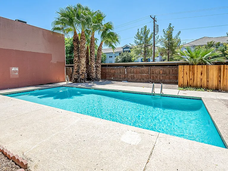 2 bedroom 1.5 bathroom in the heart of Phoenix — Photo 33