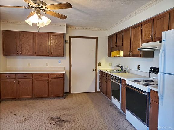 3rd image of 3026 Brixton Dr E