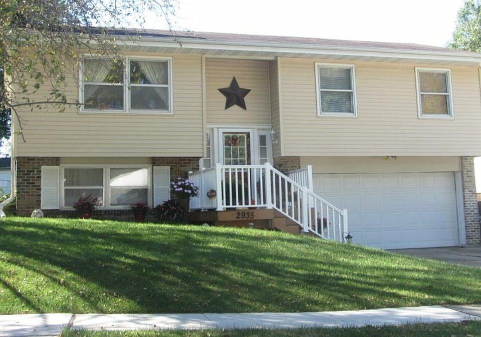 1st image of 2935 Lovejoy Dr
