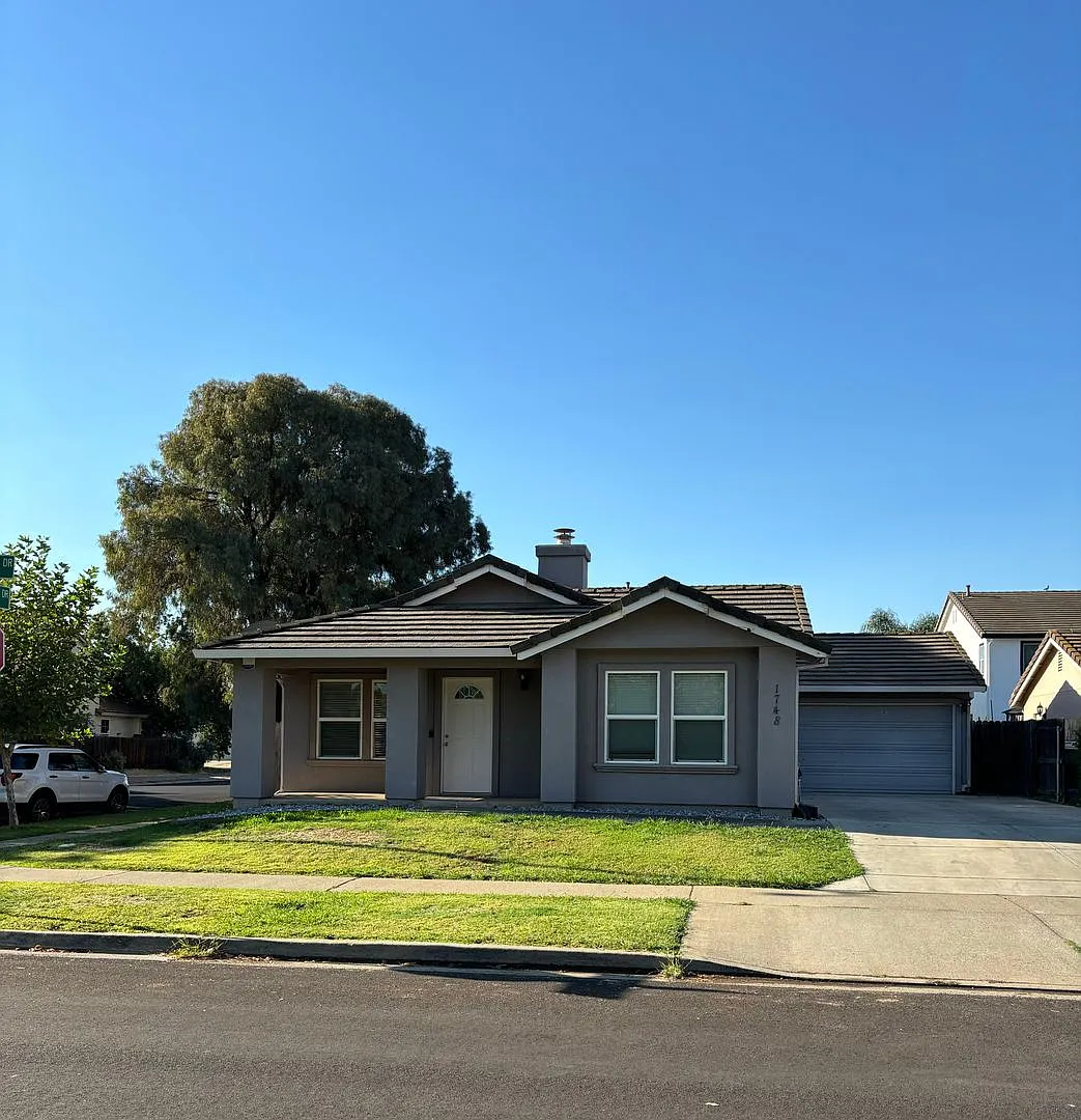 3 B/R 1 Ba House On Corner Lot In Marysville 1 Year Lease (Coming Soon) — Photo 1