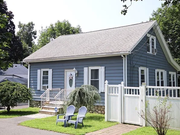 61 Riverbank Rd, Saugus, MA 01906