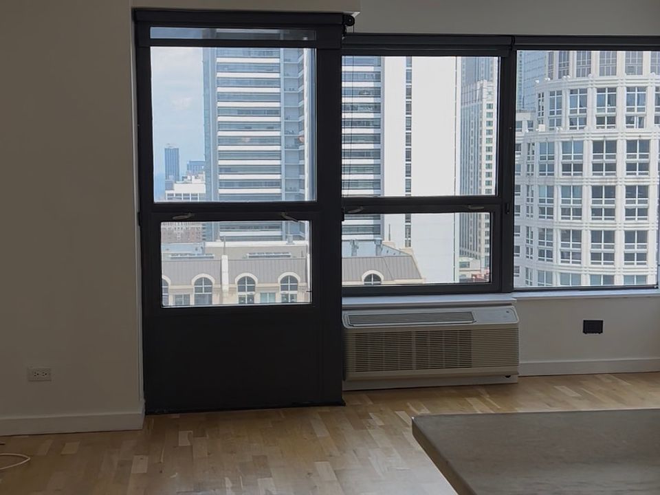 1st image of 30 E Huron St APT 3204