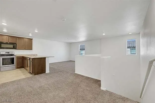 4561 Woolcomber St N — Photo 7