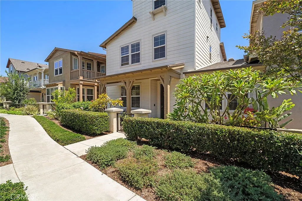 4 bed, 2213 sqft, $5,200 — Photo 4