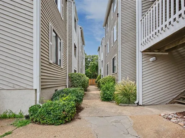 2325 Sea Shell Rd APT 111, Virginia Beach, VA 23451