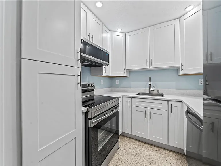 3190 N Atlantic Ave #204 — Photo 2