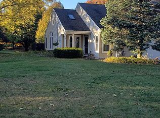 2 Cobble Ct, Clifton Park, NY 12065