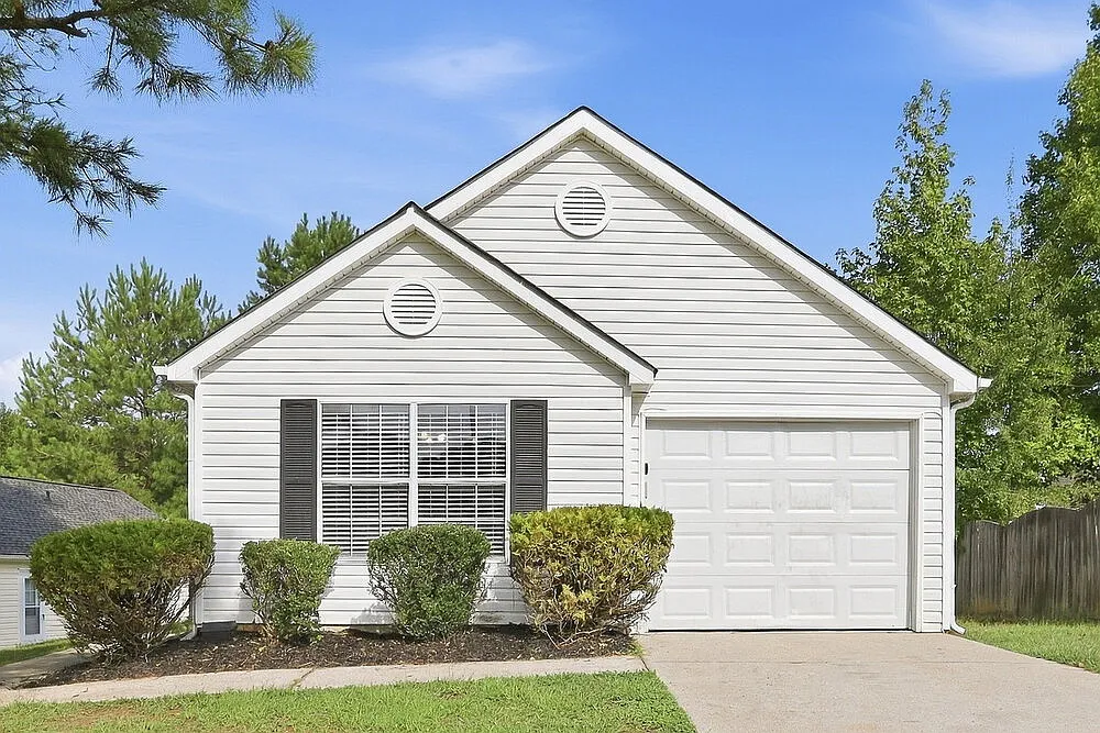 3 bed, 2.0 bath, 1137 sqft, $1,730 — Photo 1