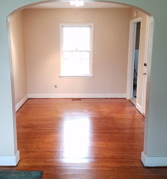 1st image of 101 N Lovell Ave