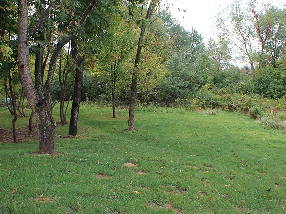 4th image of 125 Lakeview Heights Dr