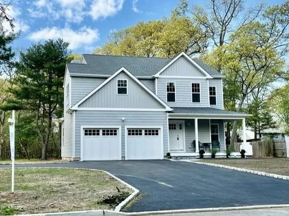 160 Lake Avenue, Saint James, NY 11780