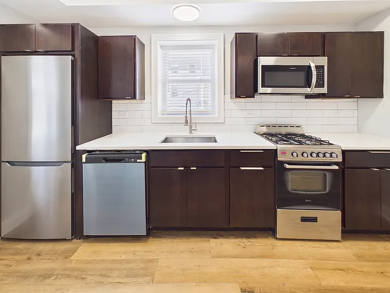 2542 S Albany Ave #1R — Photo 5