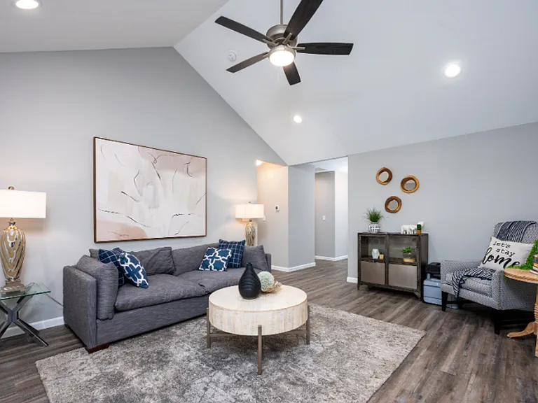 Somerset Townhomes and Villas — Photo 6