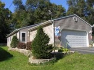 20 S Maple Ave, Fox Lake, IL 60020