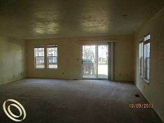 5th image of 4899 Oak Hill Dr