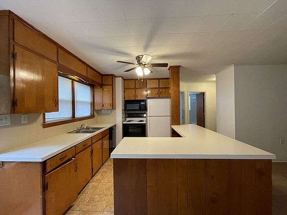 5th image of 702 Crestwood Cir #2