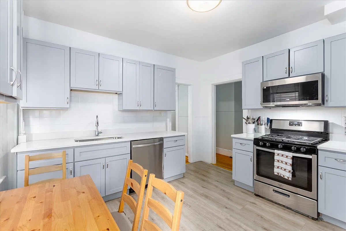 4 bed, 1200 sqft, $1,200 — Photo 1