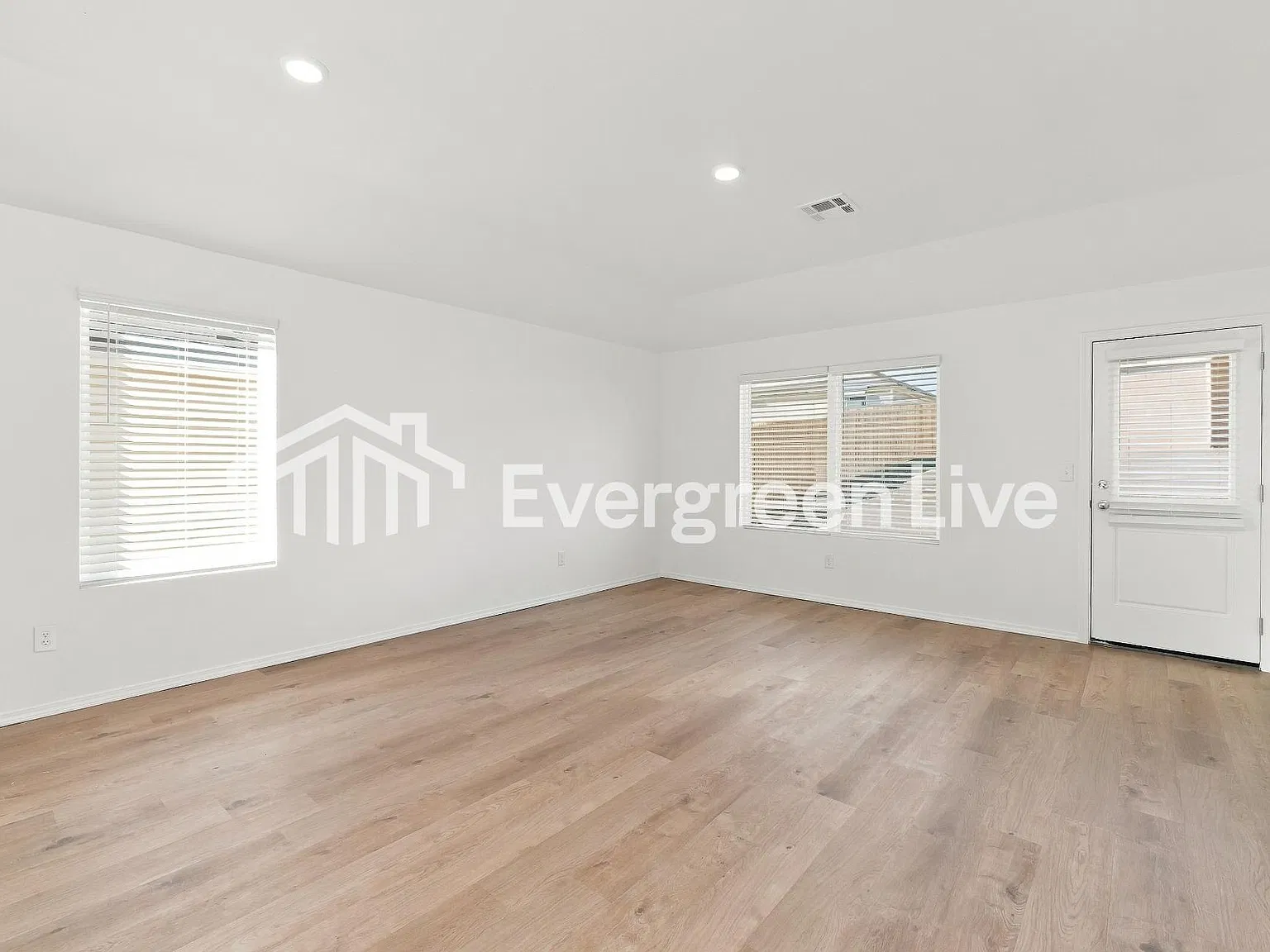 4 bed, 2.0 bath, 1459 sqft, $1,655 — Photo 4