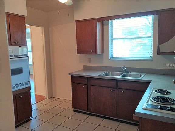 3rd image of 15401 Bristol Cir E