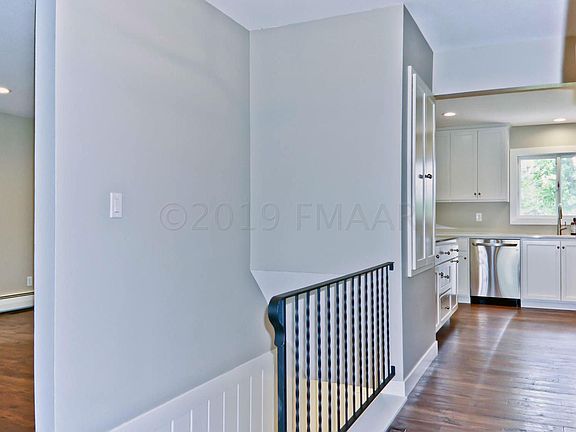 3rd image of 1011 Southwood Dr S