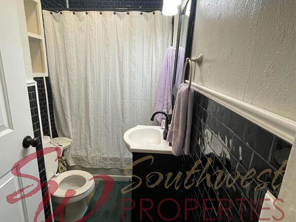 3rd image of 580 Everett St