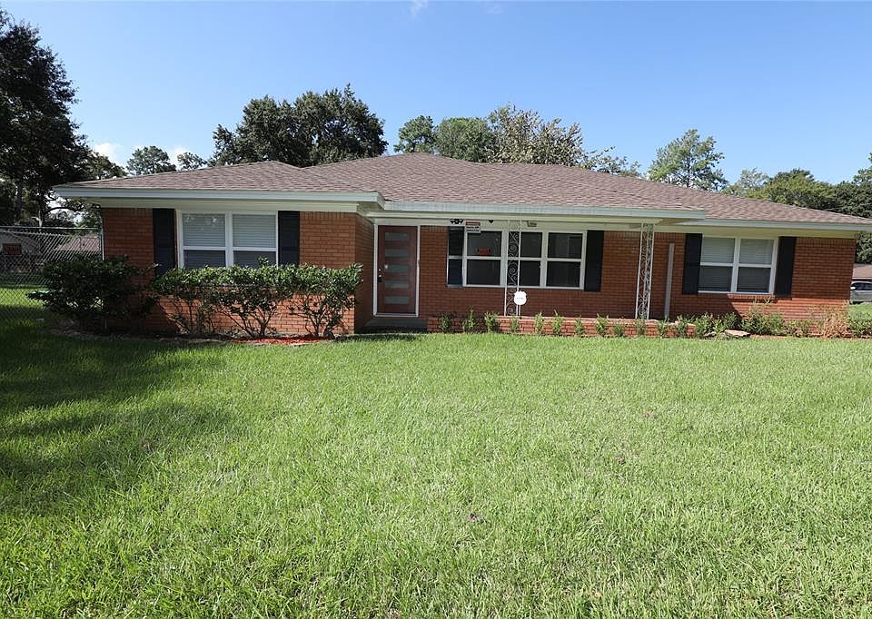 1st image of 17935 Wild Oak Dr
