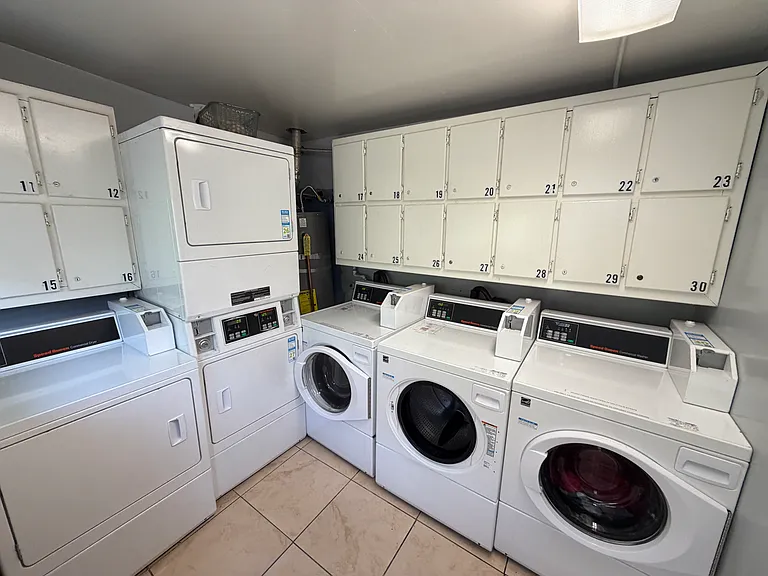 615 Linwood Ave — Photo 31