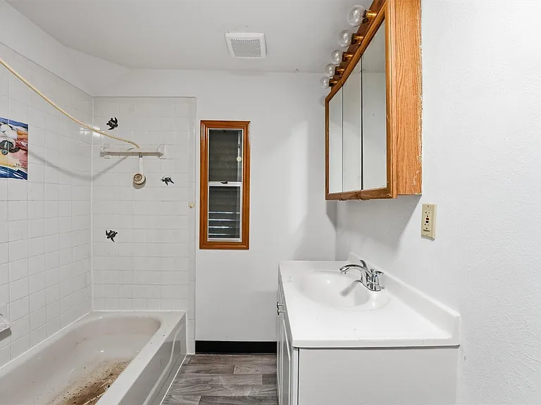 202 S Magnolia St — Photo 10