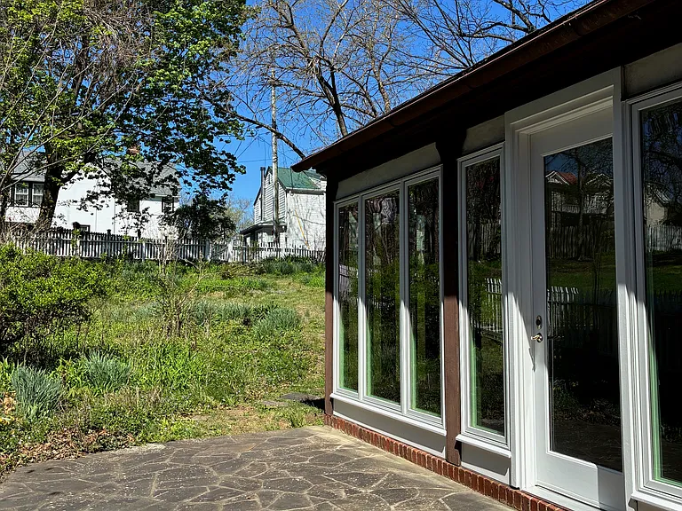 Sherwood Ln — Photo 14