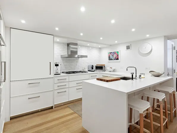 421 Hudson St APT 221, New York, NY 10014