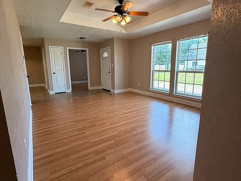 1002 Helena Ave — Photo 7