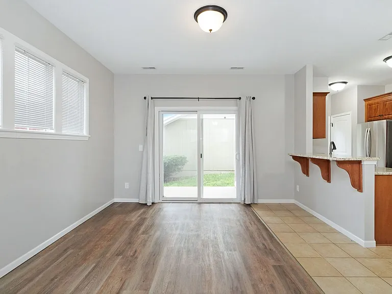2621 Valentine Ln — Photo 7