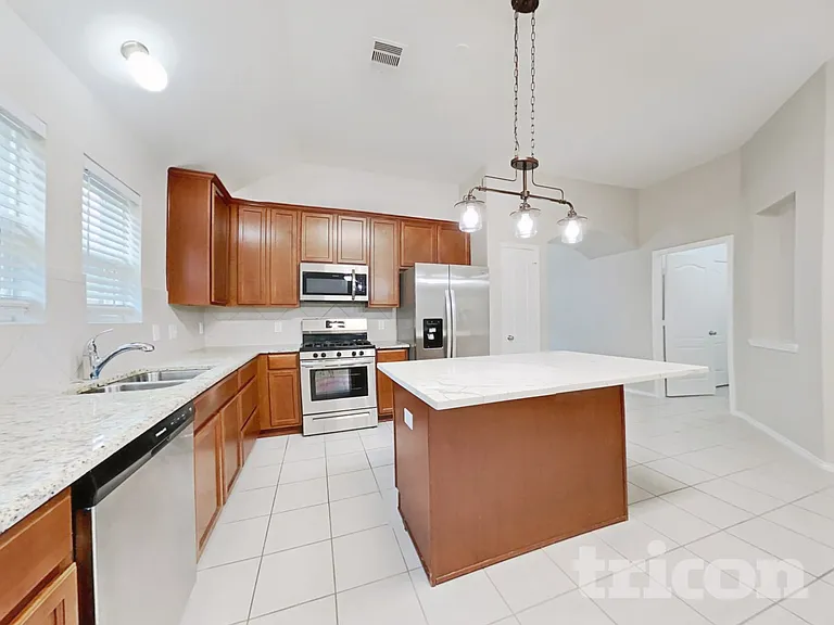 13702 Sun Bear Ct — Photo 7