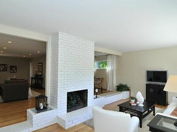 4th image of 1018 Westchester Dr