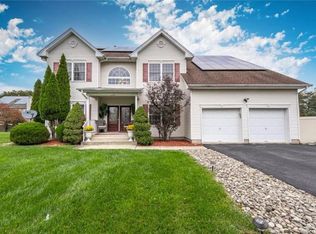 2020 Independence Dr, New Windsor, NY 12553