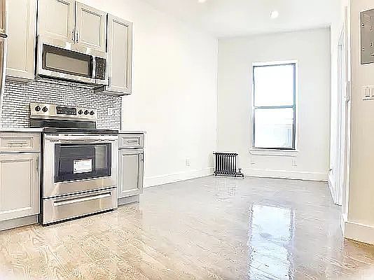 2nd image of 53-23 Roosevelt Ave #2F