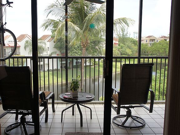 2nd image of 520 SE 12th St APT 303
