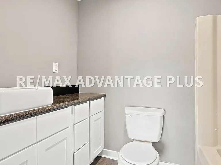 327 Thomas Jefferson Hwy — Photo 27