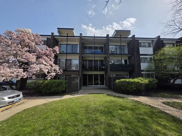 4710 Russett Ln APT 201, Skokie, IL 60076