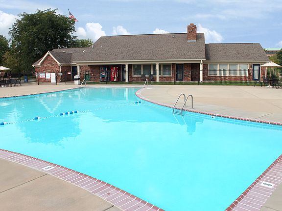 2nd image of 424 Nelson Cir